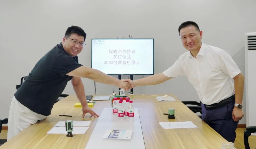 科技引領(lǐng)未來，3000臺(tái)“AI大模型教育...