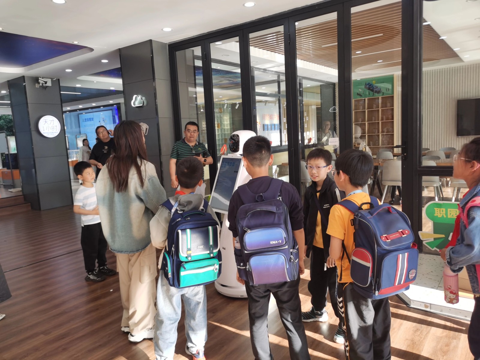 常州星河實驗小學：科技引領未來，機器人艾...